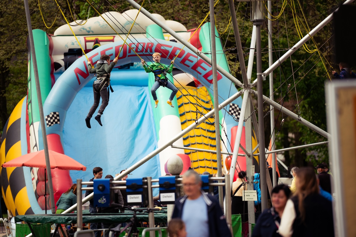 Rahmenprogramm für Famlien mit Hüpfburg und Trampolin auf der foahma Spittal