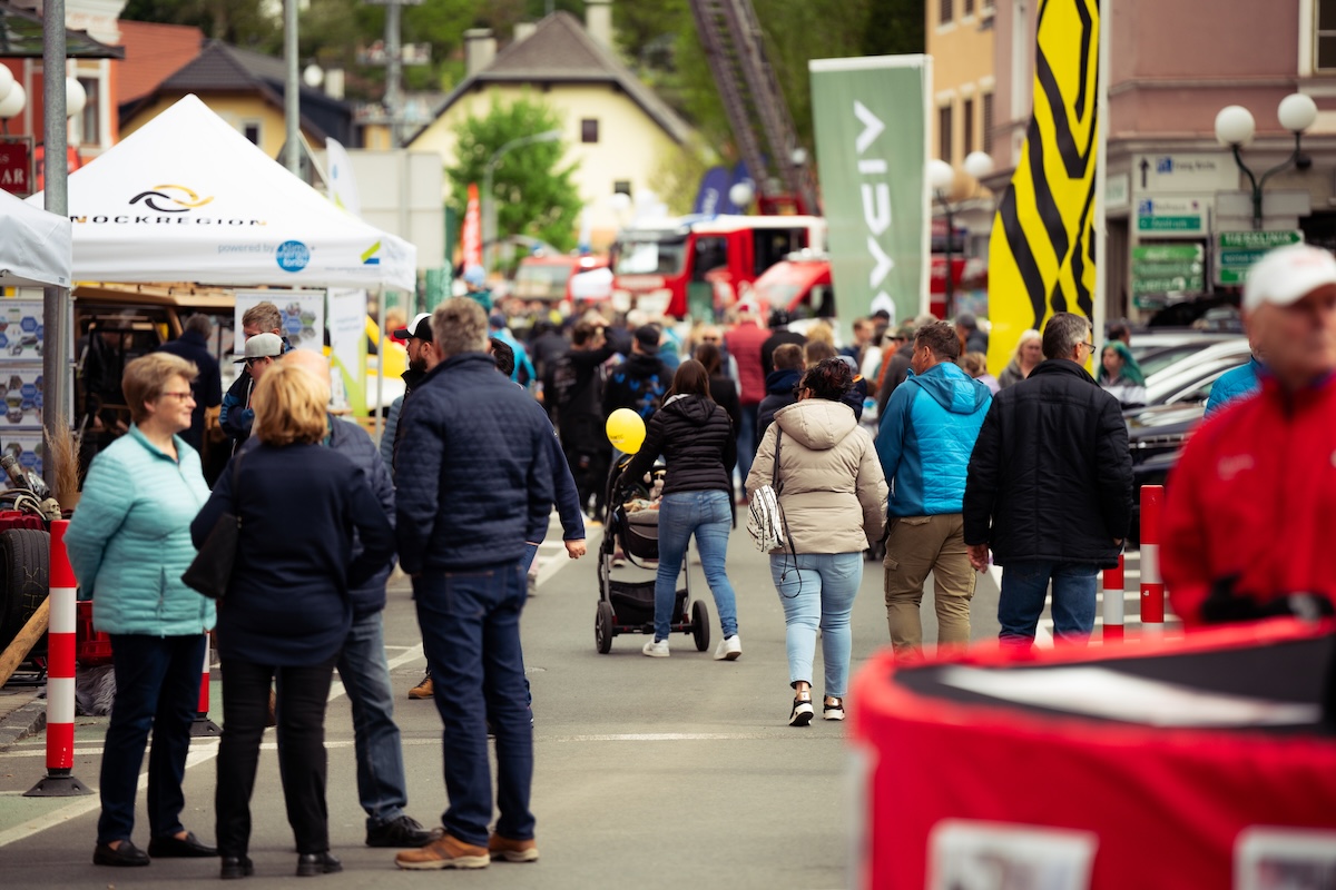 Besucher/innen auf der Foahma Spittal